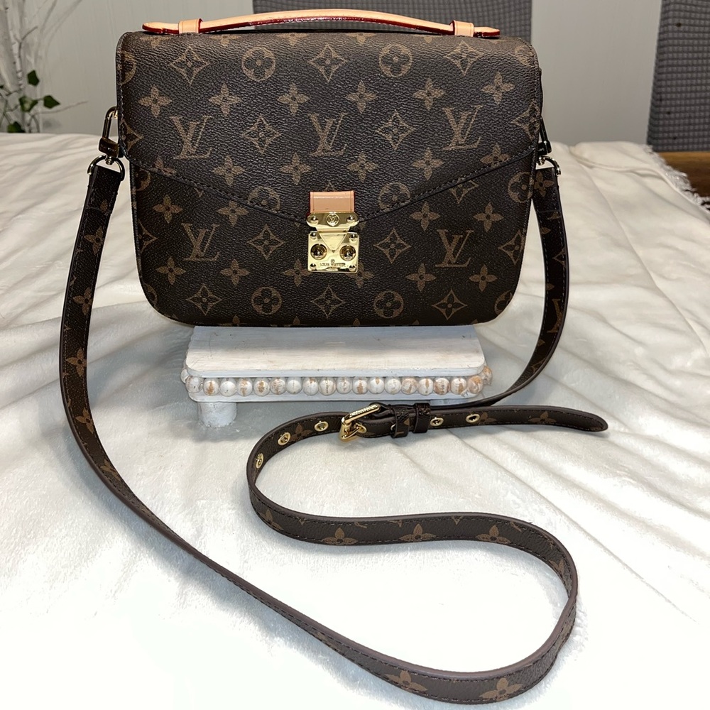 Louis Vuitton Pochette Metis monogram bag